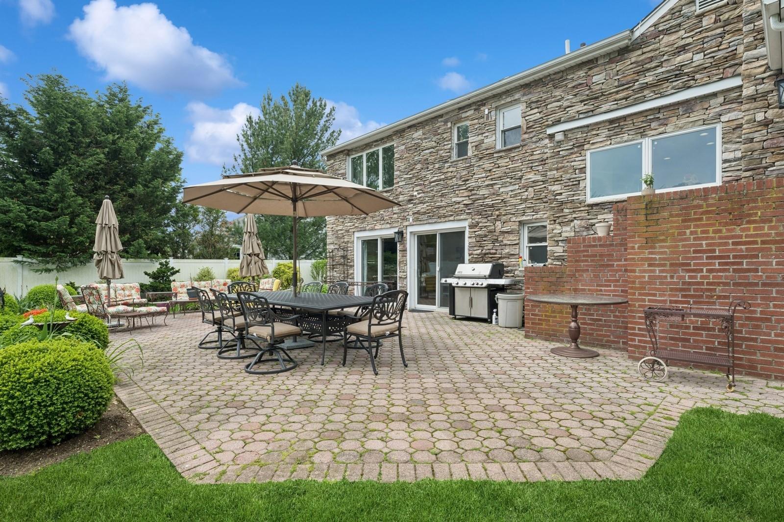 2525 Beverly Road, Merrick, New York image 34