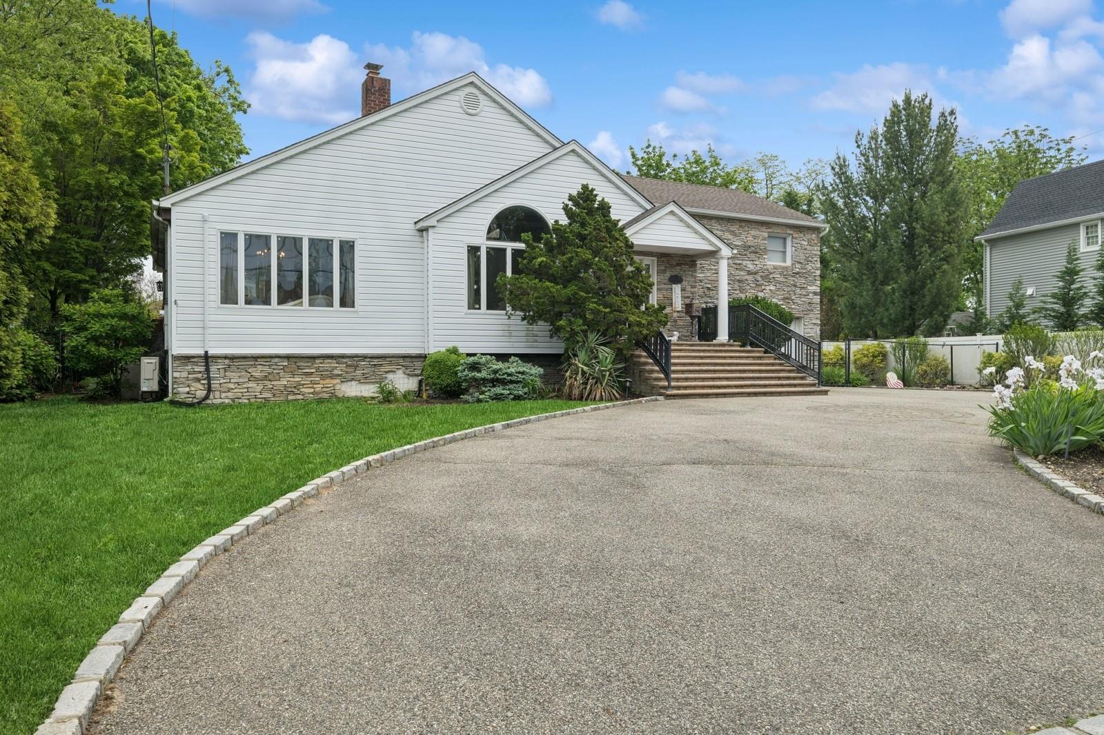 2525 Beverly Road