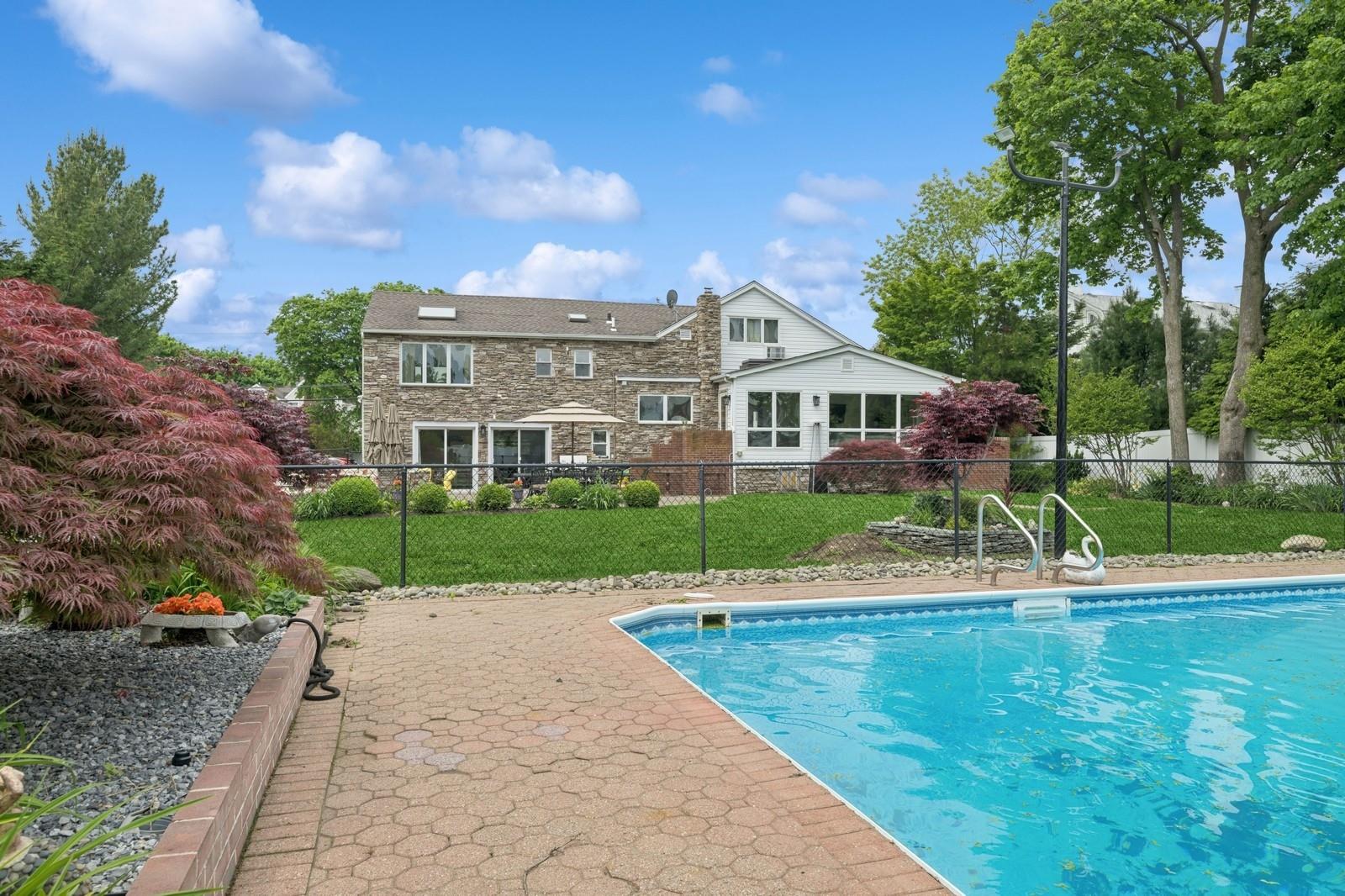 2525 Beverly Road, Merrick, New York image 33