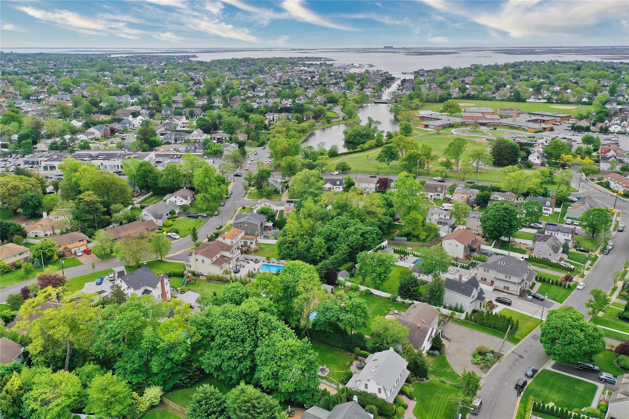 2525 Beverly Road, Merrick, New York image 39
