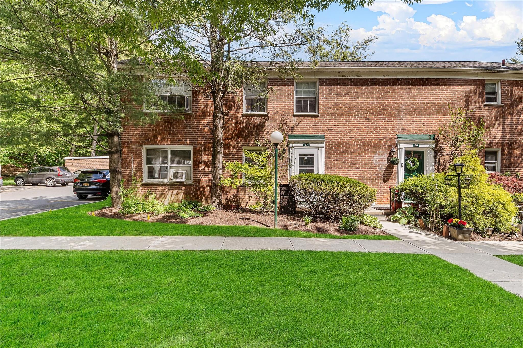 192 Pinewood Road #87, Hartsdale, New York image 2