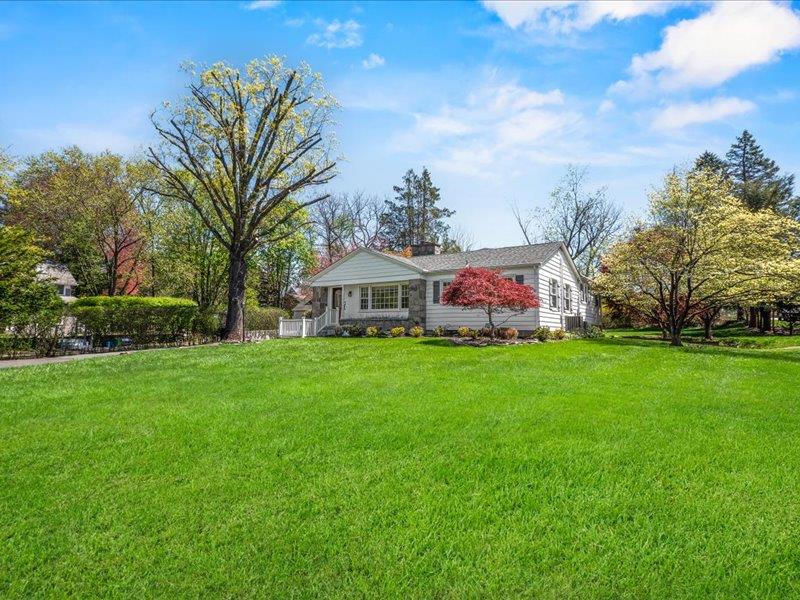 76 S Airmont Road, Suffern, New York image 4