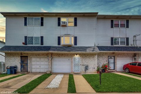27 grandview avenue Staten Island NY 10303