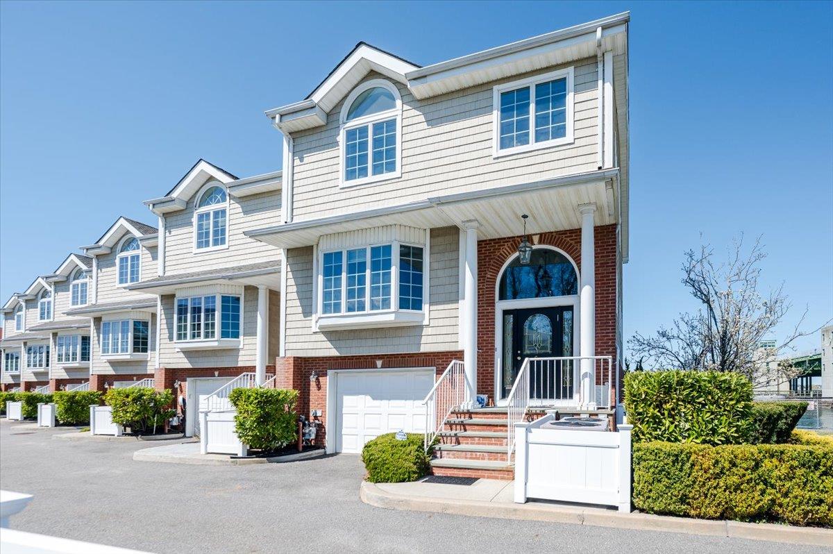 Atlantic Beach, New York 11509, United States, 3 Bedrooms Bedrooms, ,5 BathroomsBathrooms,Residential,Active,156995