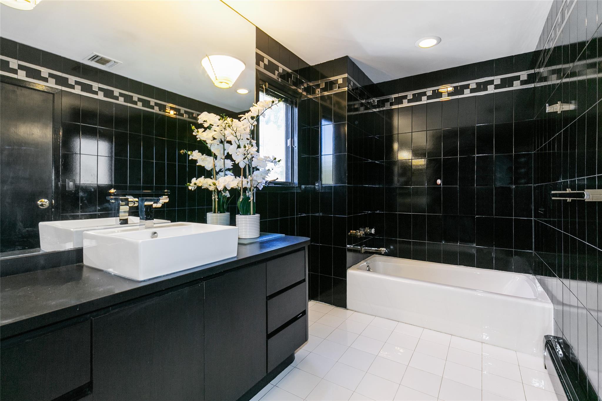 600 Oak Ridge Lane, Albertson, New York image 21
