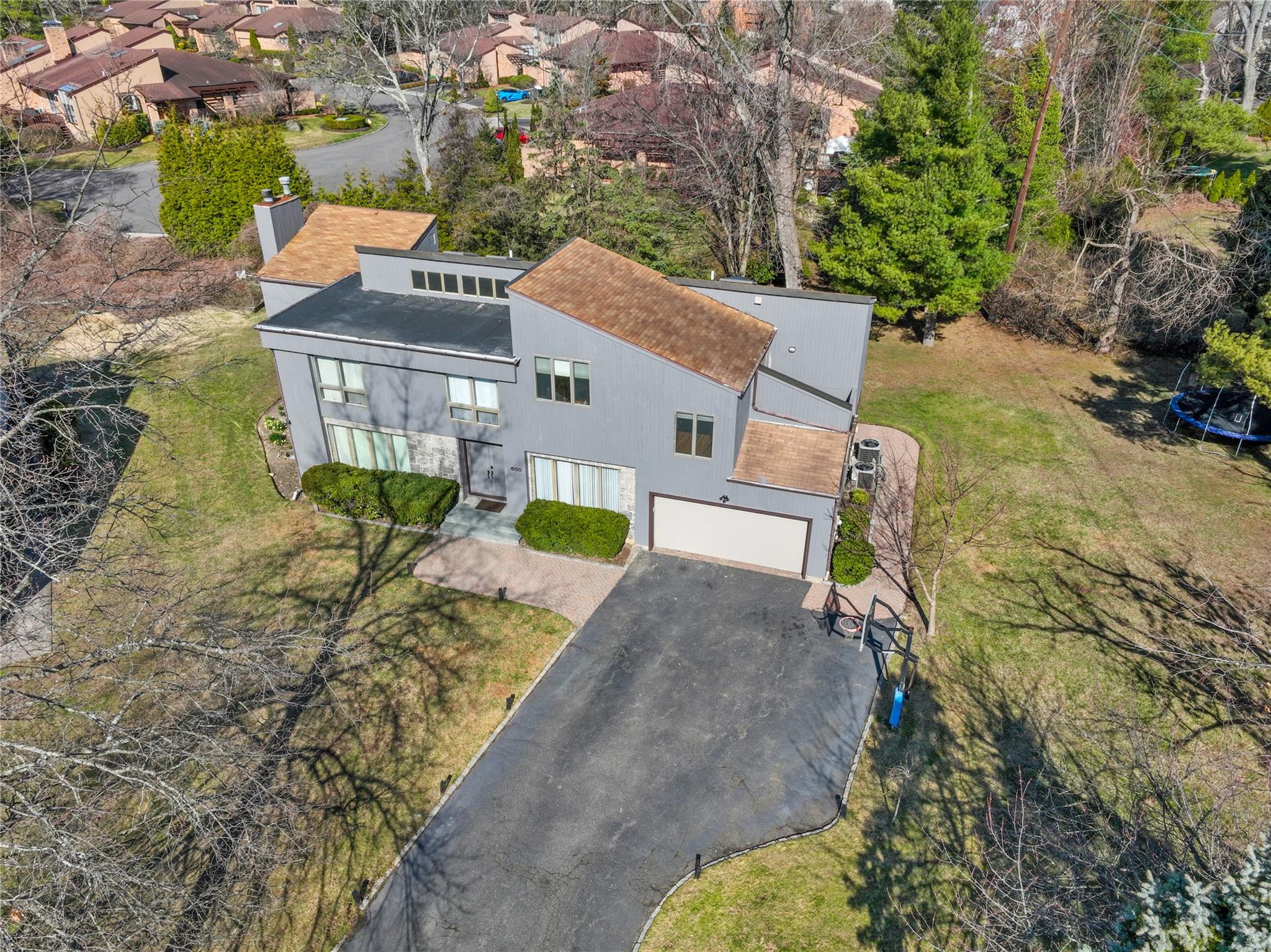 600 Oak Ridge Lane, Albertson, New York image 3