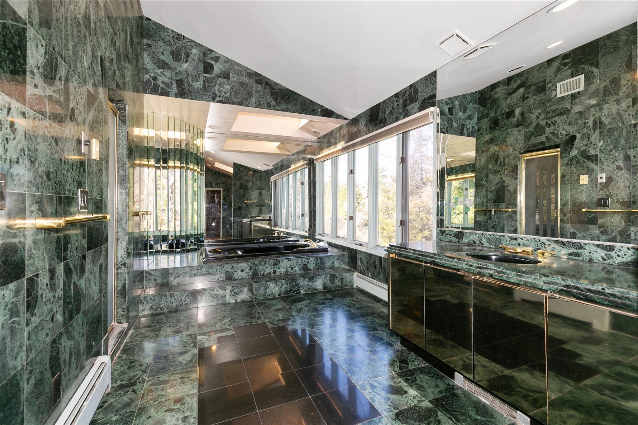600 Oak Ridge Lane, Albertson, New York image 23