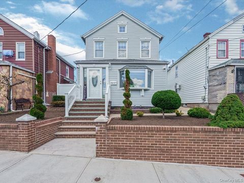 Photo of 146-07 17th Avenue, Whitestone, NY 11357 (MLS # 982985)