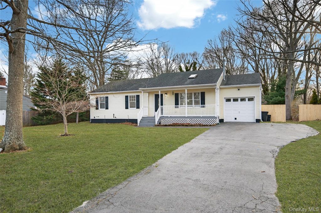 Photo of 45 Oak Avenue, Shirley, NY 11967 (MLS # 980355)