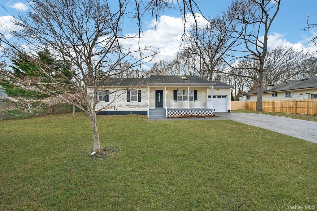 Photo of 45 Oak Avenue, Shirley, NY 11967 (MLS # 980355)