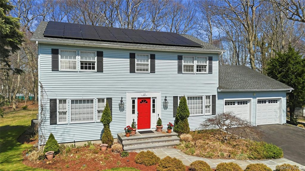 Photo of 17 Quaker Hill Road, Stony Brook, NY 11790 (MLS # 983993)