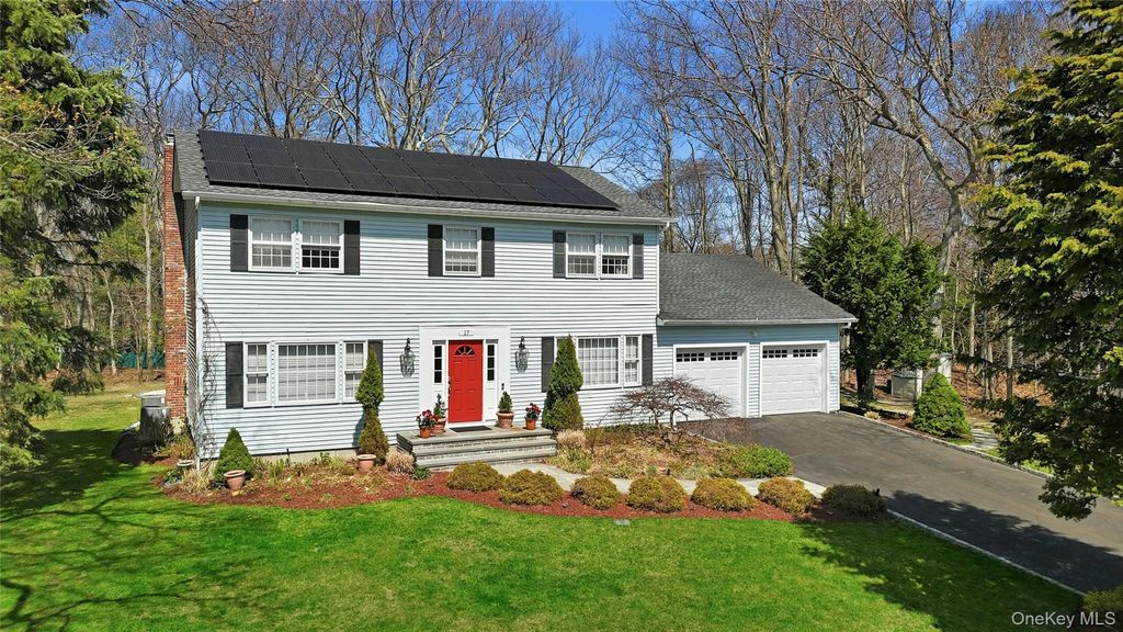 Photo of 17 Quaker Hill Road, Stony Brook, NY 11790 (MLS # 983993)