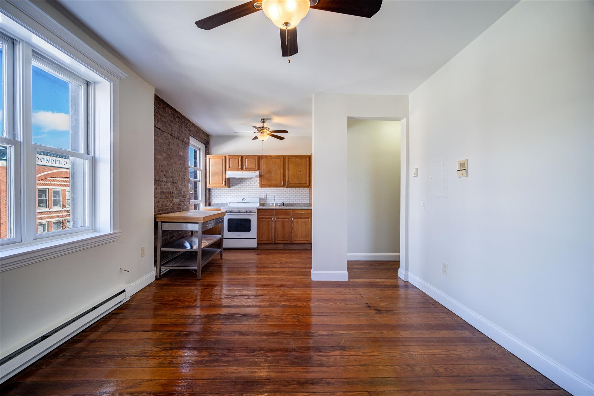 Beacon, New York 12508, United States, 1 Bedroom Bedrooms, ,1 BathroomBathrooms,Residential,Active,127707