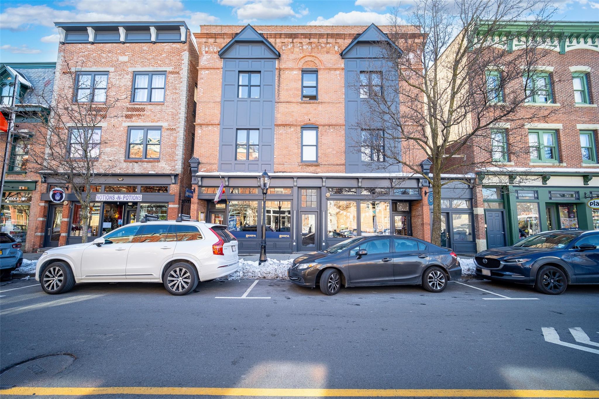 Beacon, New York 12508, United States, 1 Bedroom Bedrooms, ,1 BathroomBathrooms,Residential,Active,127707