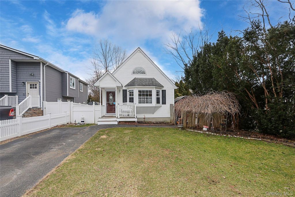 Photo of 129 Norwalk Avenue #A, Medford, NY 11763 (MLS # 974060)