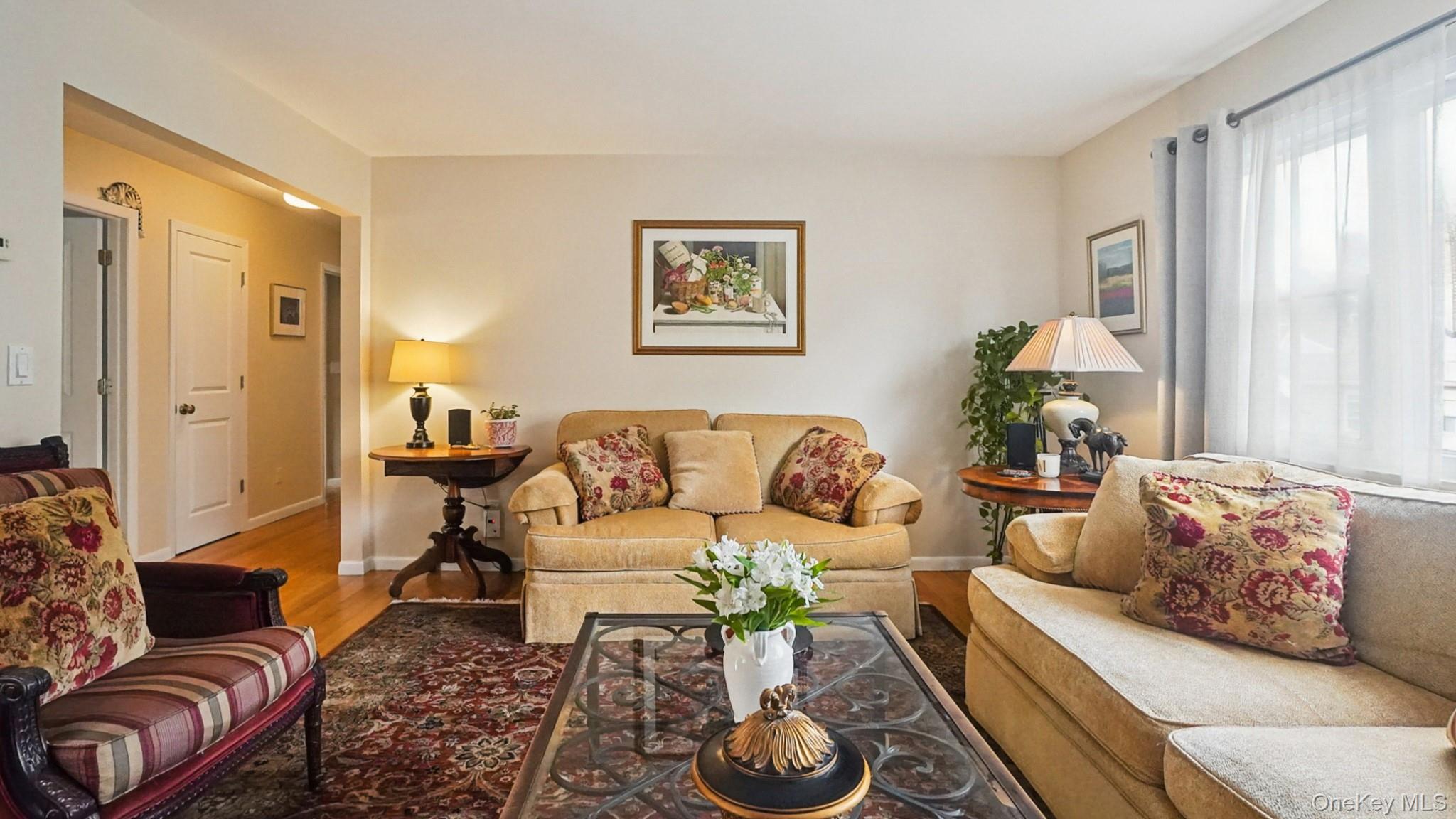 100 E Sunnyside Lane