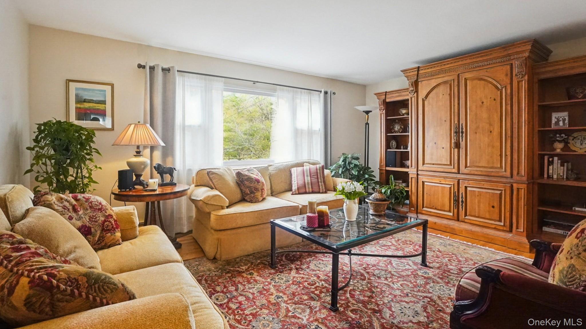 100 E Sunnyside Lane