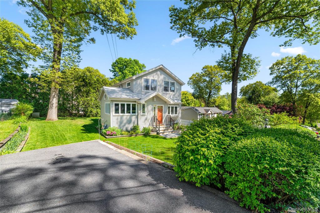 Photo of 46 Cardoza Avenue, Mohegan Lake, NY 10567 (MLS # 988848)