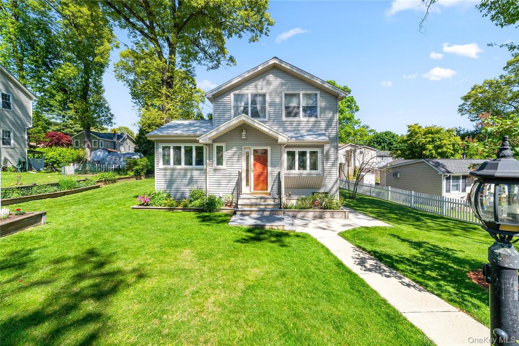 Photo of 46 Cardoza Avenue, Mohegan Lake, NY 10567 (MLS # 988848)