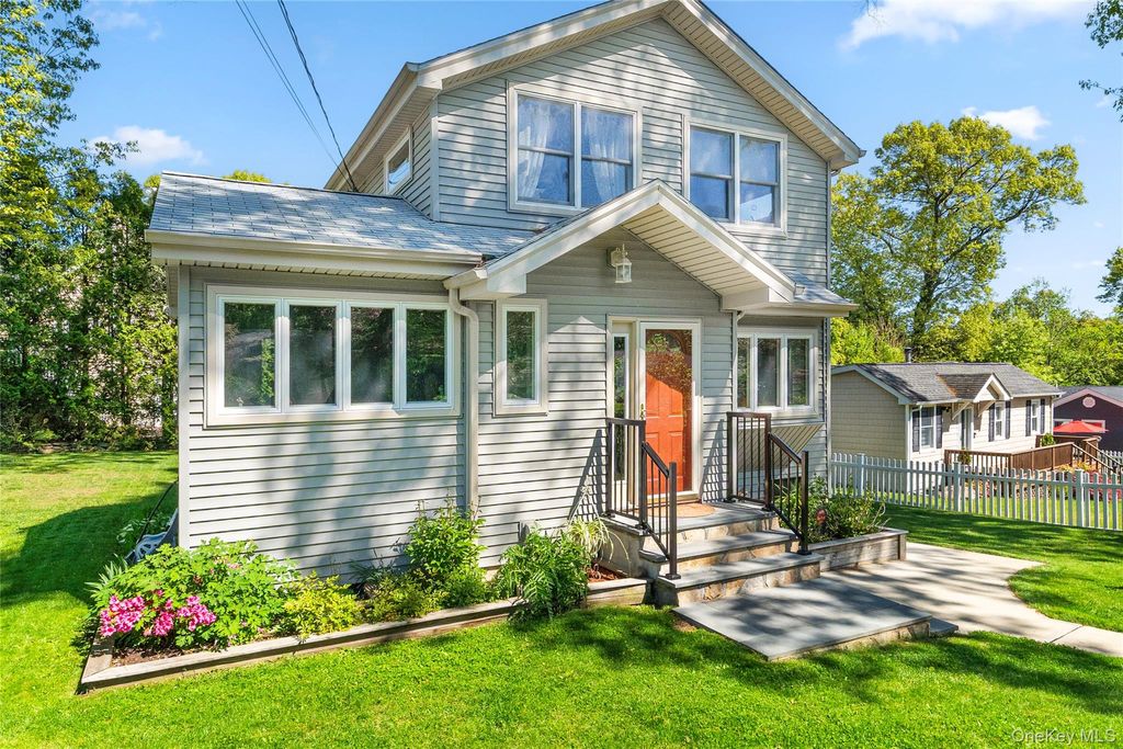 Photo of 46 Cardoza Avenue, Mohegan Lake, NY 10567 (MLS # 988848)