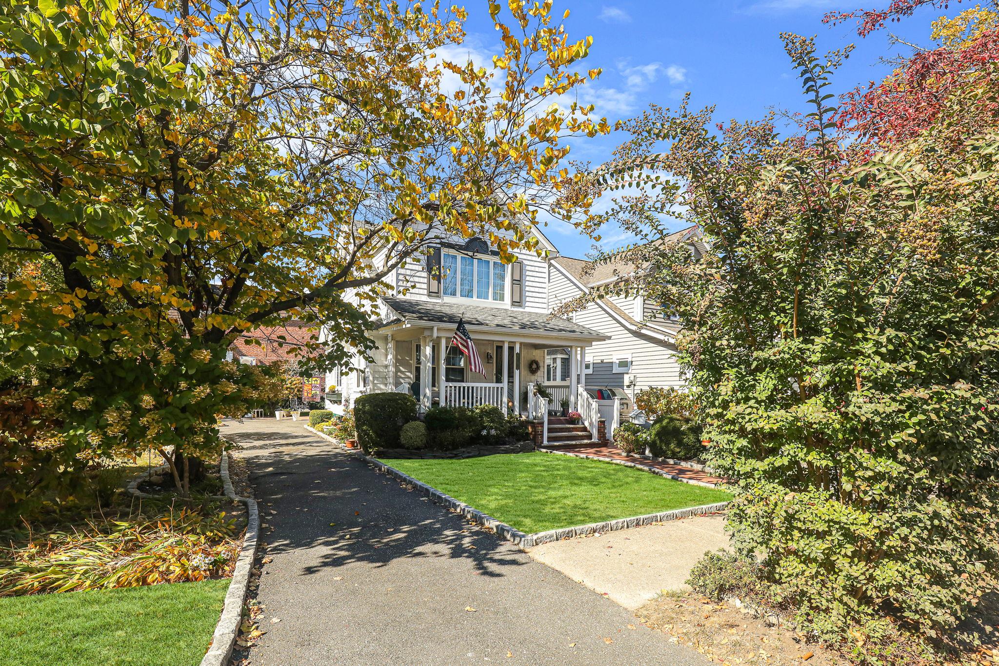 Property for Sale at 72nd Avenue, Forest Hills, Queens, NY - Bedrooms: 3 
Bathrooms: 2 
Rooms: 6  - $1,050,000