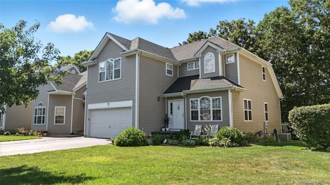 Photo of 33 Sunflower Ridge Road, South Setauket, NY 11720 (MLS # 888334)