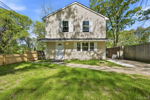 Homes For Sale - 7 Rutland Road<br/> Mastic, NY 11950