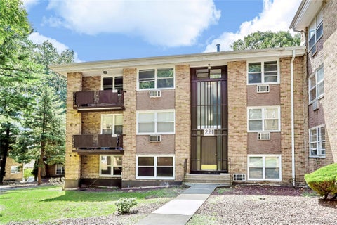 Condo For Sale - 221 Kearsing Parkway #E<br/> Rockland County, Monsey, NY 10952