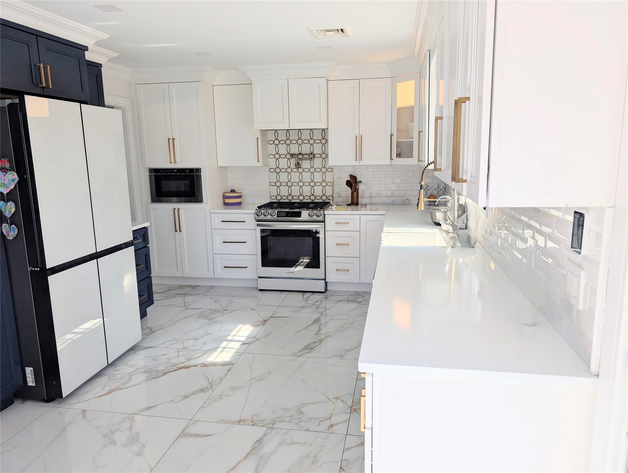 178 Studley Street, Brentwood, New York image 2