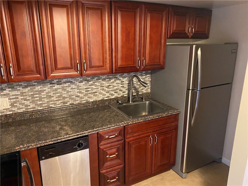 Chateau Rive Street 305, Peekskill, New York - 1 Bedrooms  
2 Bathrooms  
4 Rooms - 