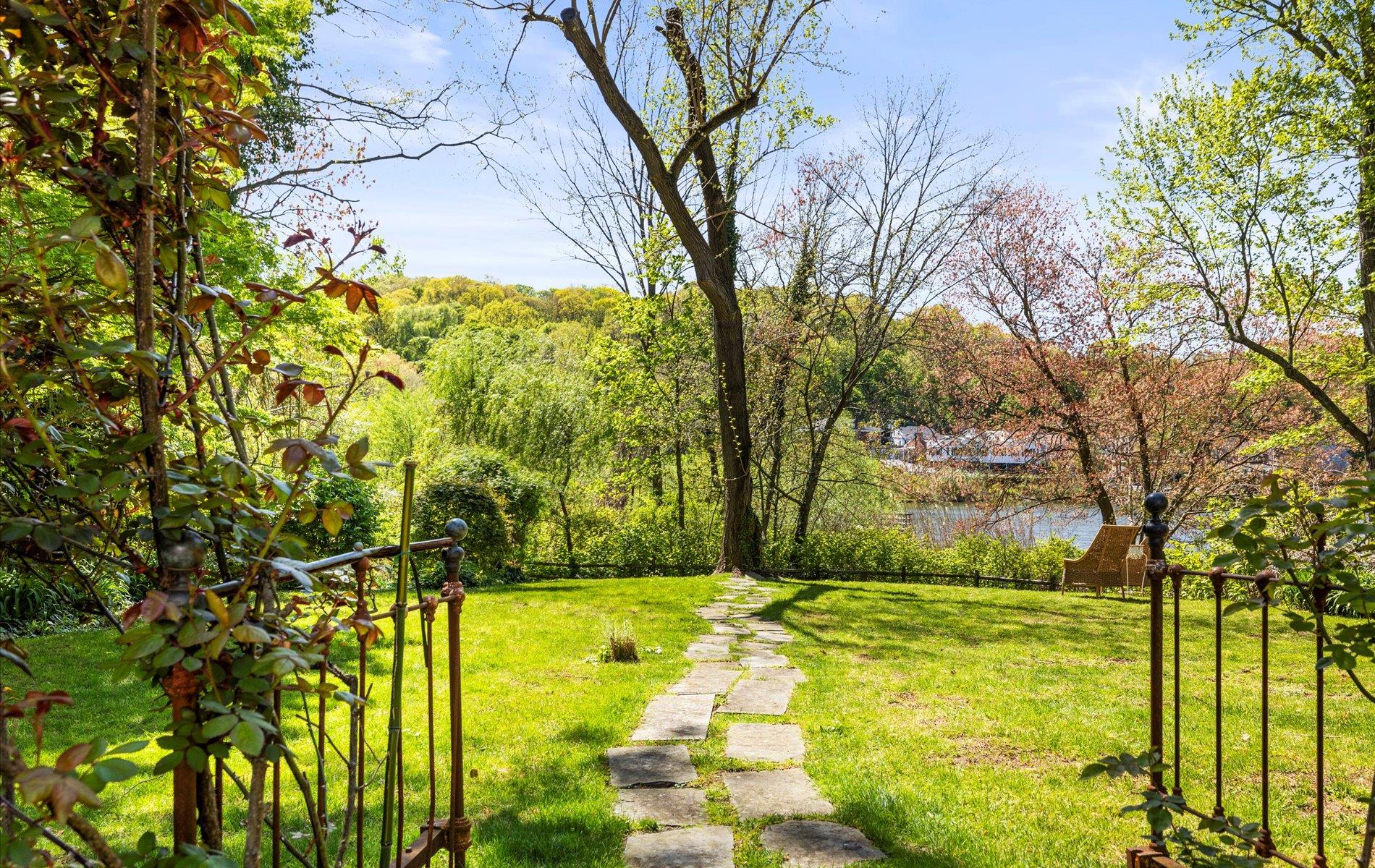 80 E Broadway, Roslyn, New York image 31