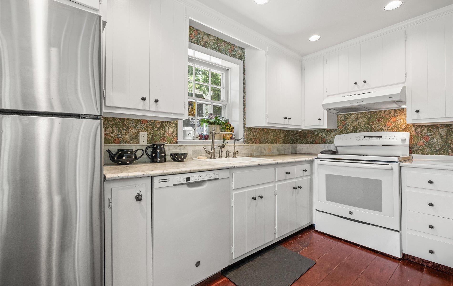 80 E Broadway, Roslyn, New York image 16