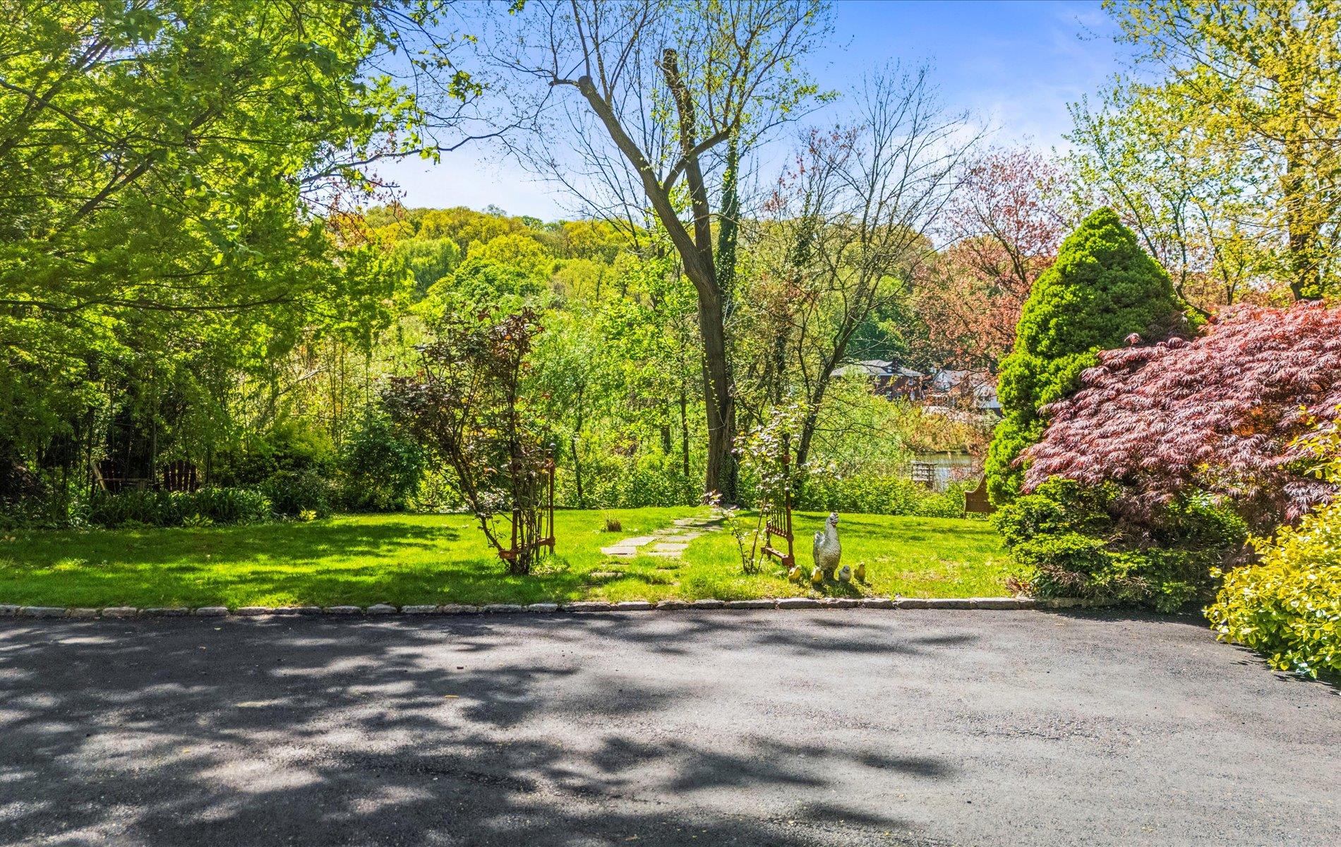 80 E Broadway, Roslyn, New York image 40