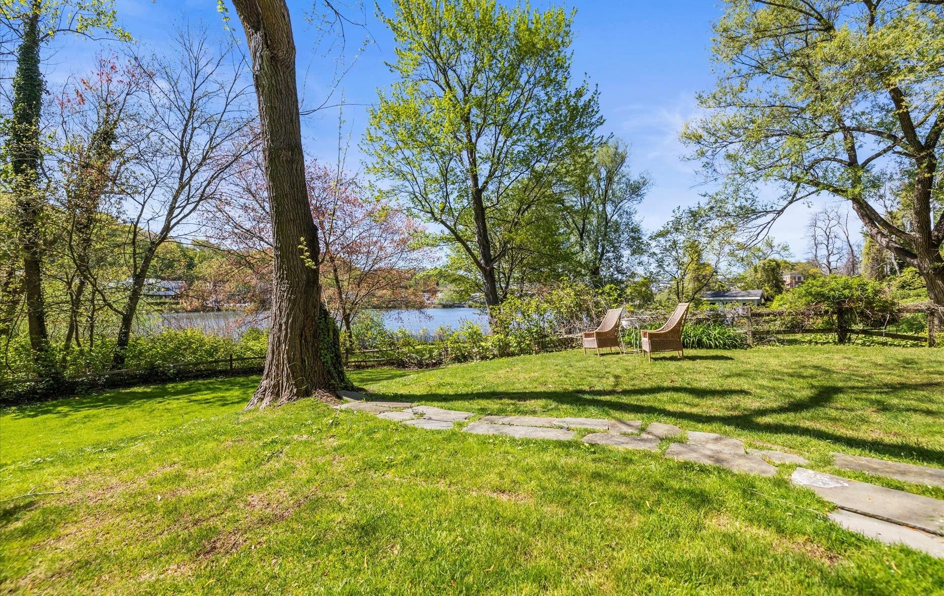 80 E Broadway, Roslyn, New York image 35