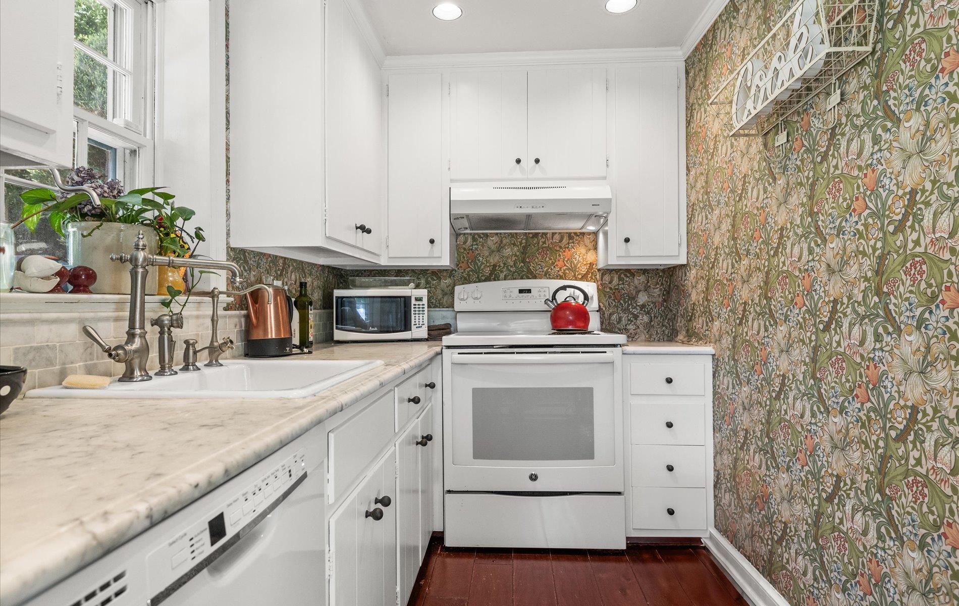 80 E Broadway, Roslyn, New York image 17