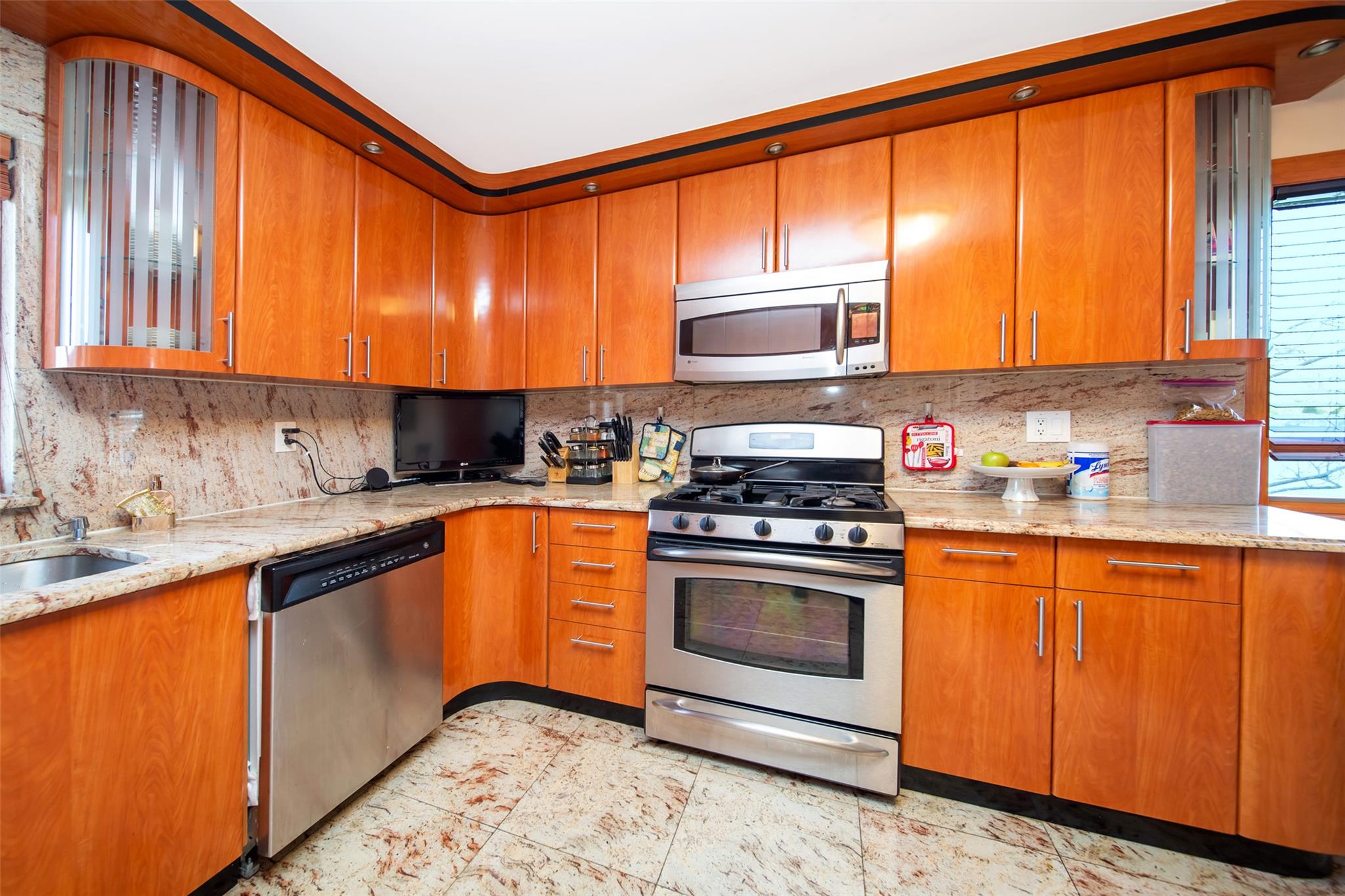 183-19 69 Avenue, Fresh Meadows, New York image 12