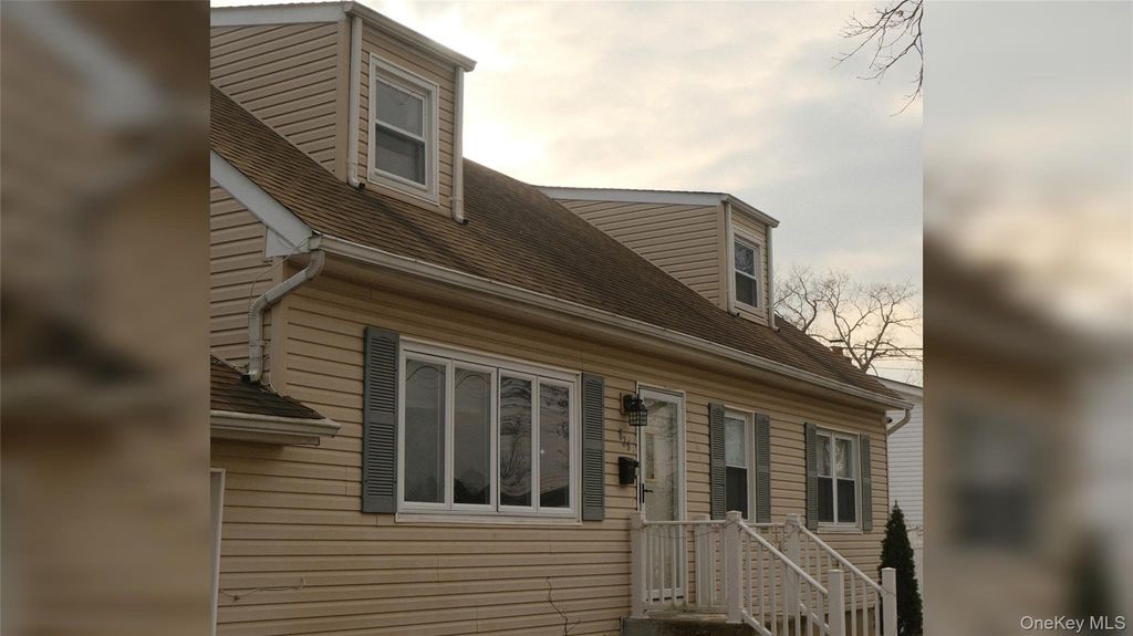 Photo of 839 7th Street, West Babylon, NY 11704 (MLS # 942002)