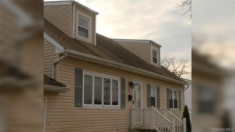 839 7th Street West Babylon NY 11704