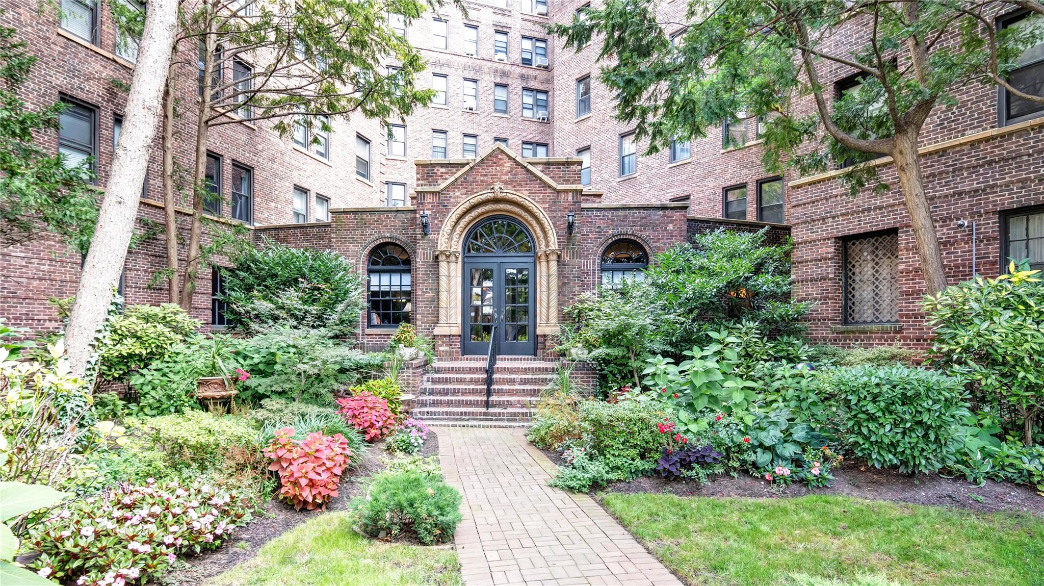 8 Barstow Road #2G, Great Neck, New York image 18
