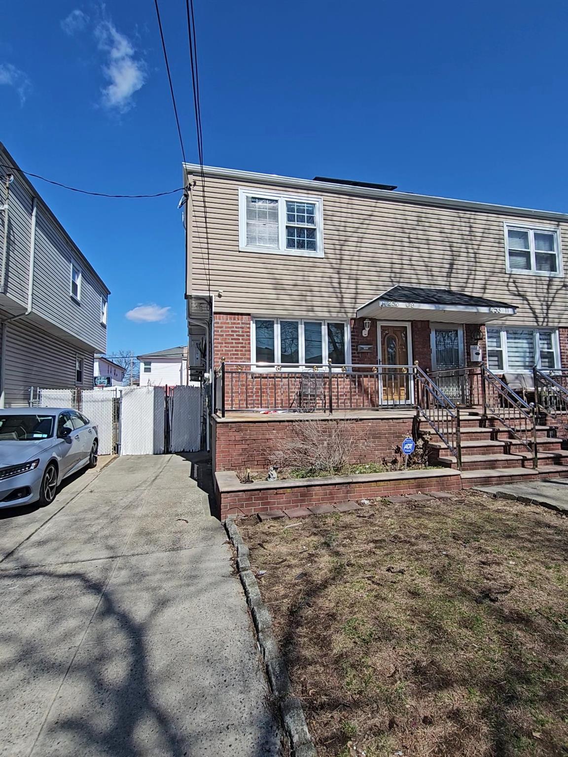 253-09 N 148th Avenue, Rosedale, New York image 1