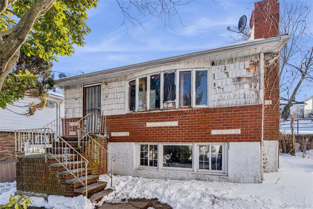 Photo of 22 Conger Street, Staten Island, NY 10305 (MLS # 959056)