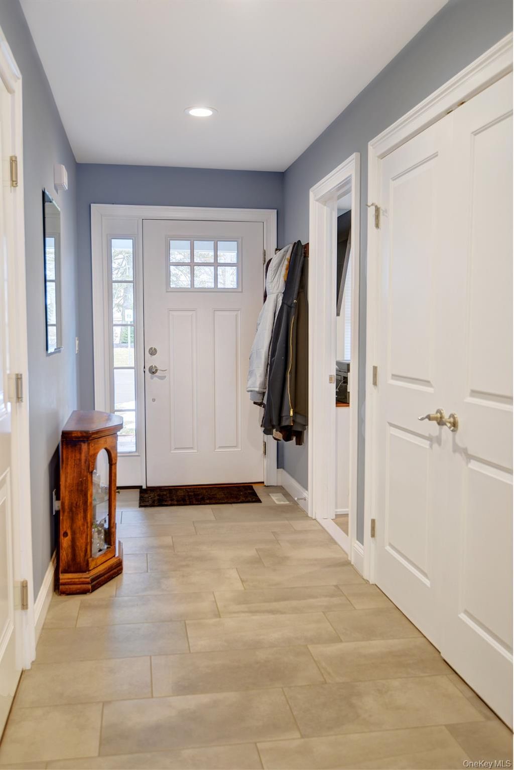 Photo of 2 Spruce Place, Bohemia, NY 11716 (MLS # 947985)