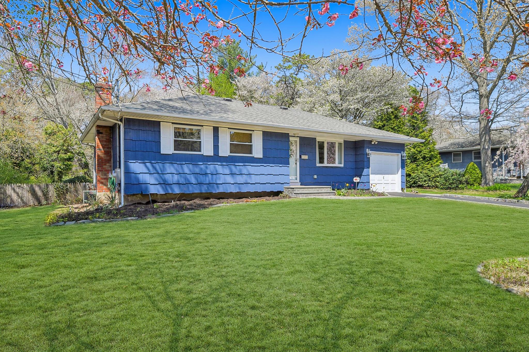 127 Jamaica Avenue, Medford, New York image 3