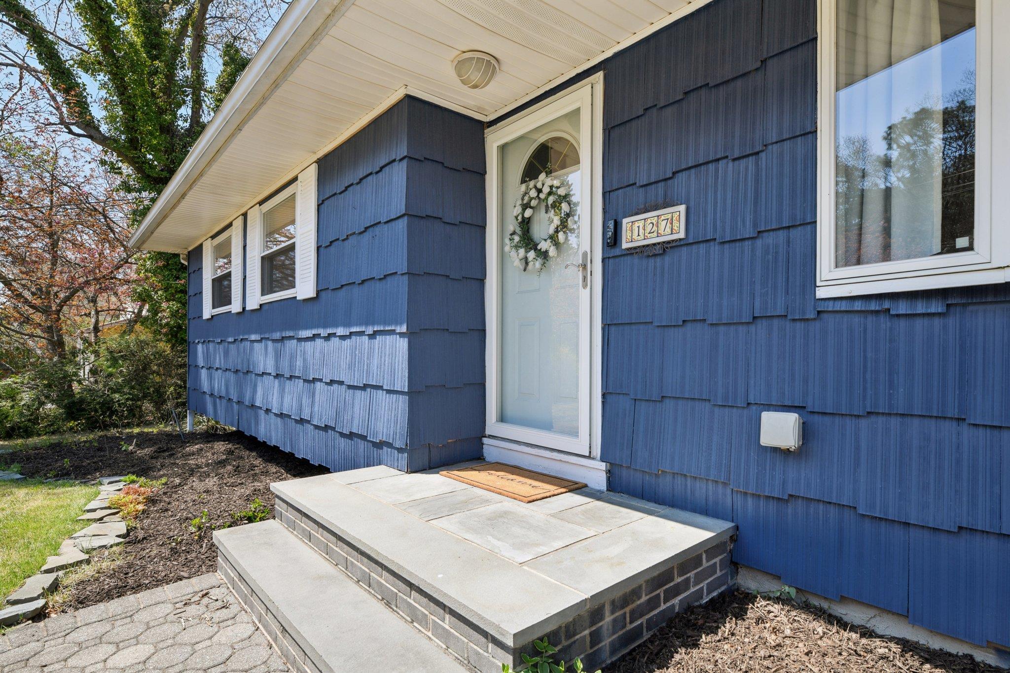 127 Jamaica Avenue, Medford, New York image 4