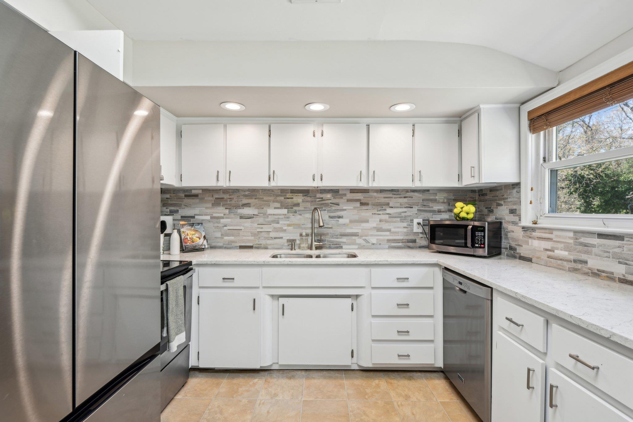 127 Jamaica Avenue, Medford, New York image 8