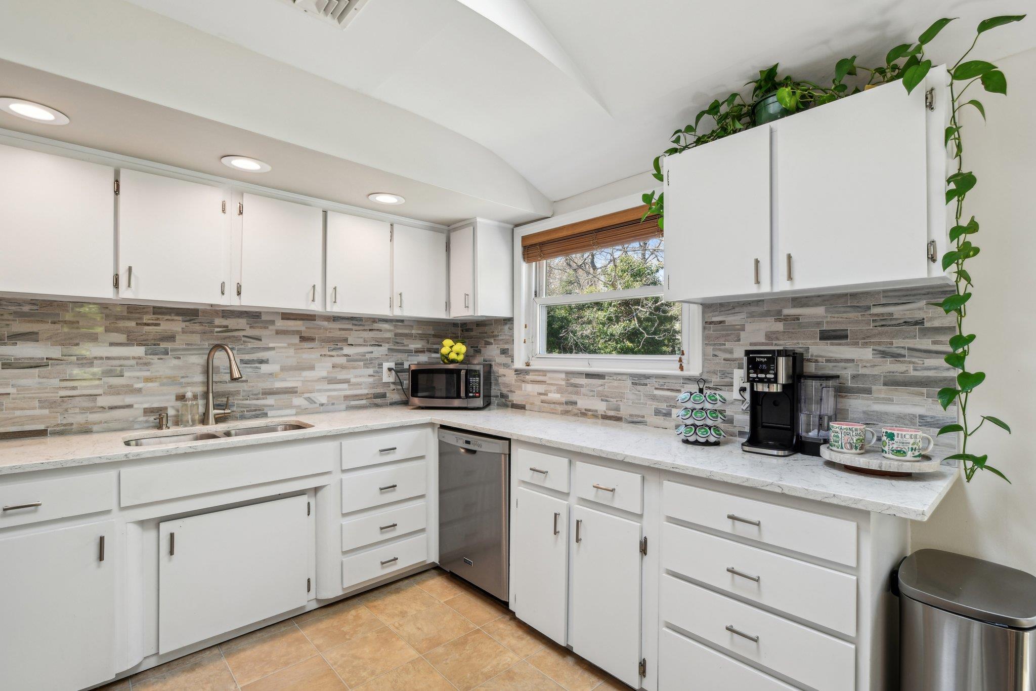 127 Jamaica Avenue, Medford, New York image 9