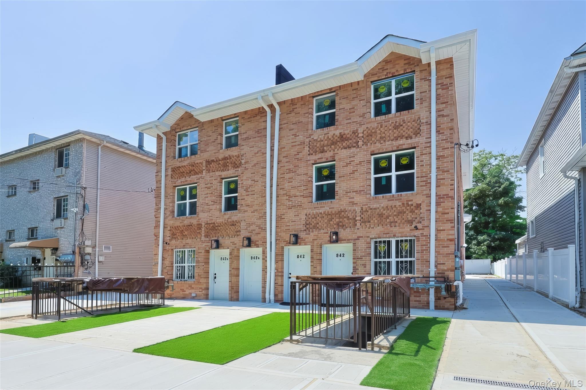 842 E 225th Street