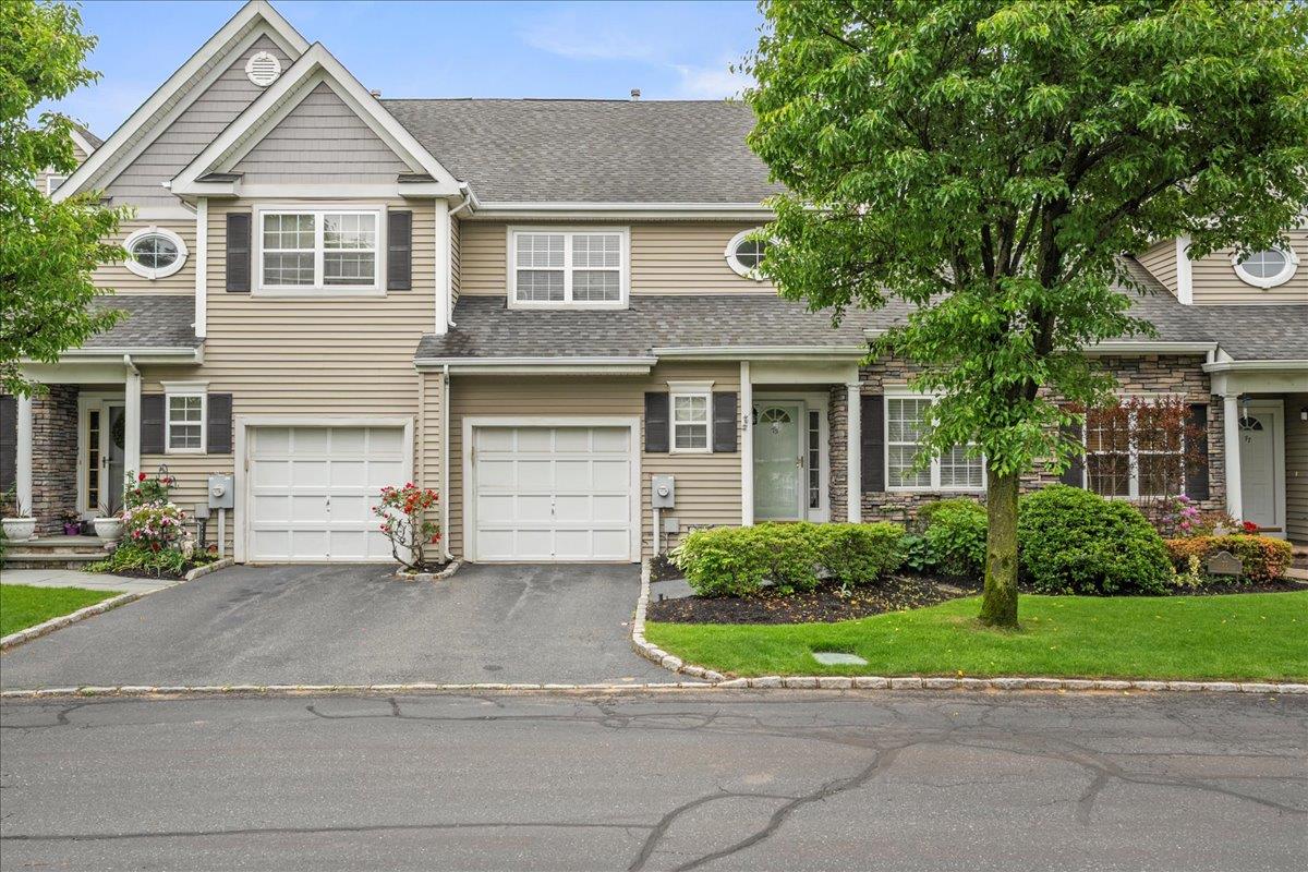 Paddington Circle, Smithtown, Hamptons, NY - 3 Bedrooms  
3 Bathrooms - 