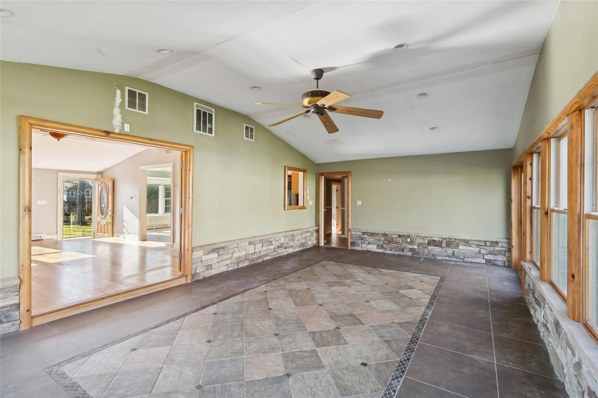 147 Calvert Avenue, Ronkonkoma, New York image 24