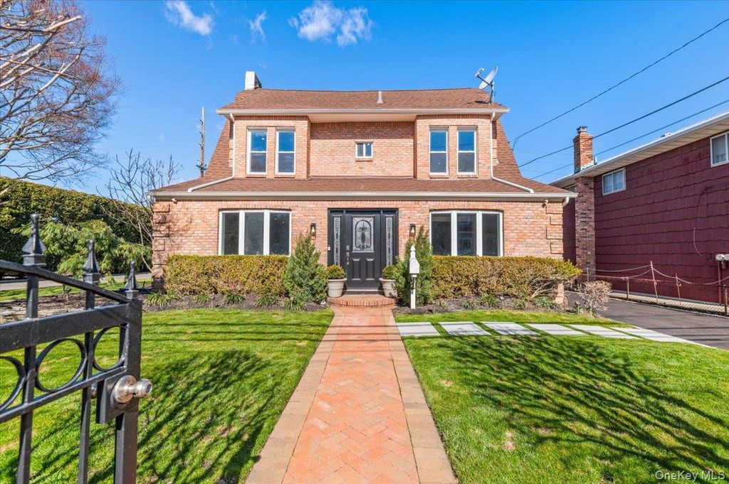 Photo of 348 Mulry Lane, Lawrence, NY 11559 (MLS # 973570)